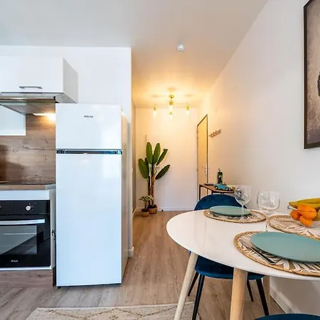 Proche Technopole: Lit Double - Fibre - Lave-linge *